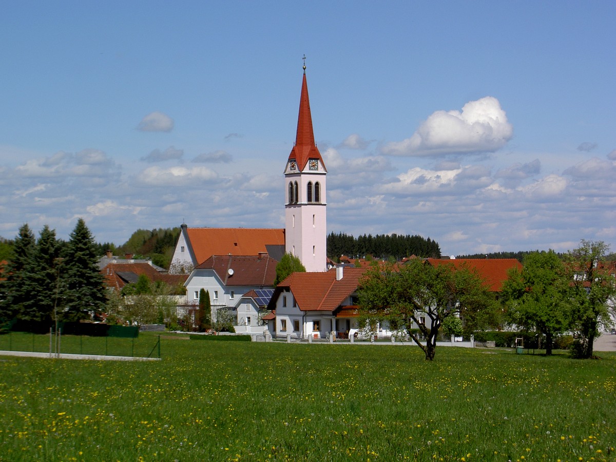Weistrach, Pfarrkirche St. Stephanus, spätgotische Hallenkirche, Turm von 1893 (21.04.2014)