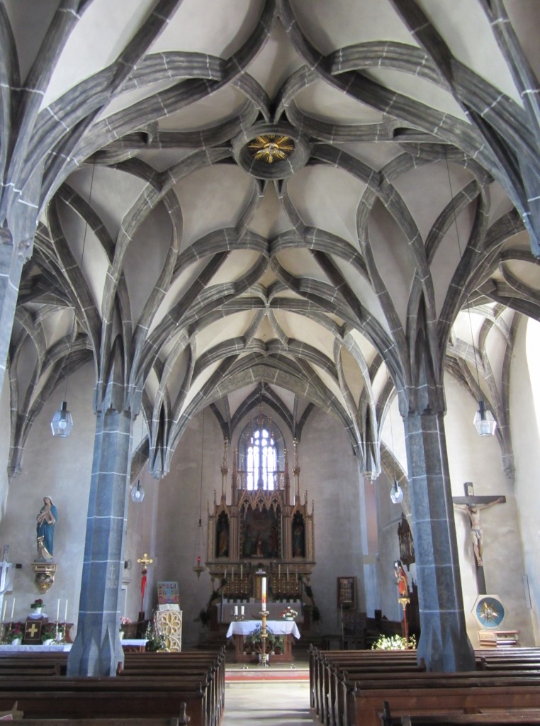 Weistrach, St. Stephanus Kirche, Mittelschiff mit Schlingrippengewölbe (21.04.2014)