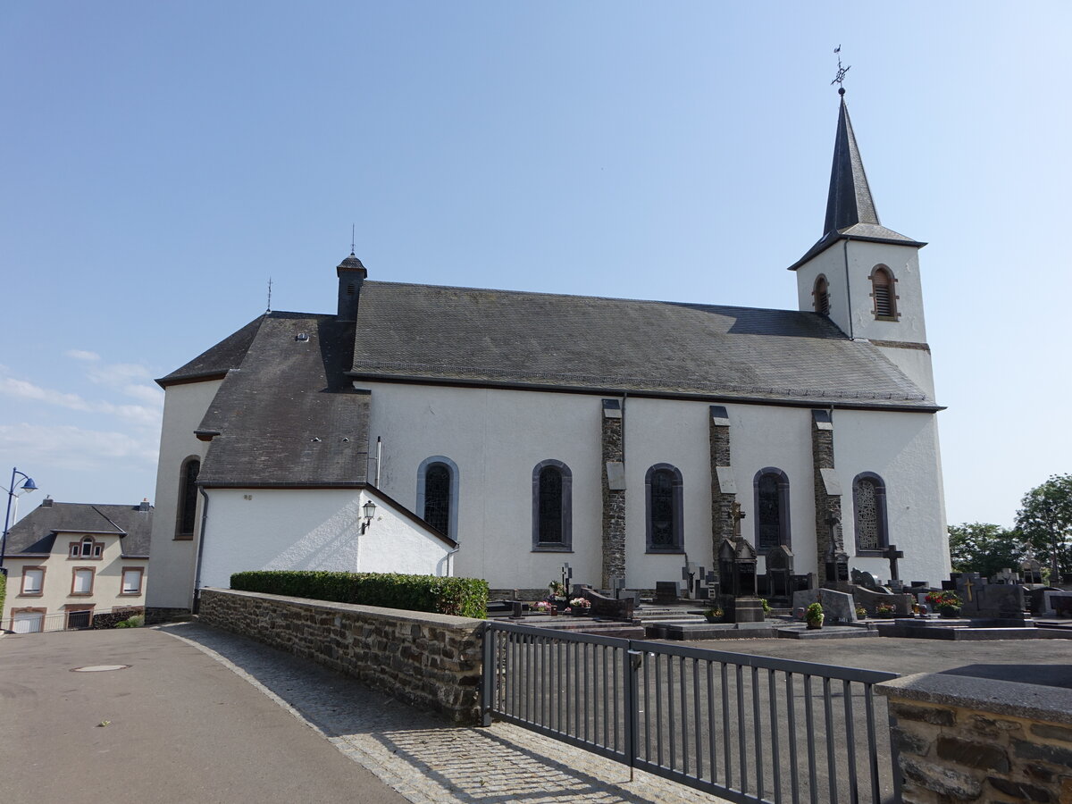 Weiswampach, Pfarrkirche St. Johannes Nepomuk im Kiricheneck (19.06.2022)