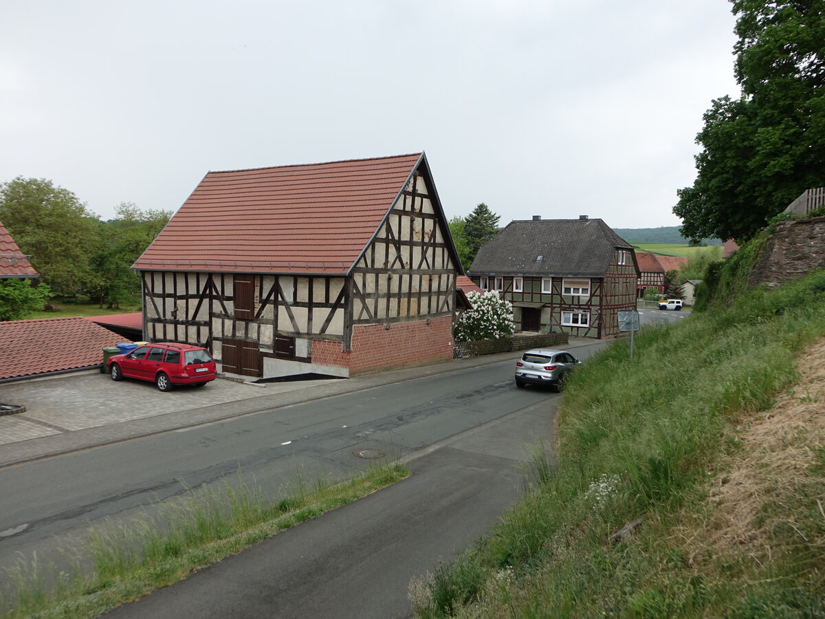 Weitershausen, Fachwerkhuser in der Dilschhuser Strae (16.05.2022)