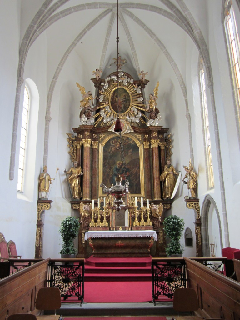 Weitra, Hochalter von Johann Walser von 1749 der St. Peter und Paul Kirche (18.04.2014)
