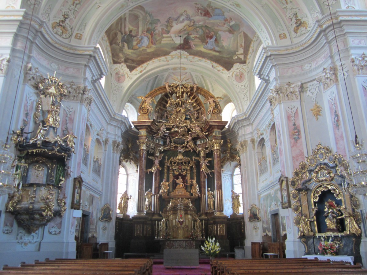Weiz, Wallfahrtskirche auf dem Weizberg, Hochaltar von V. Kniger mit Vesperbild aus dem 15. Jahrhundert, Seitenaltarbilder von J. A. von Mlks (18.08.2013)