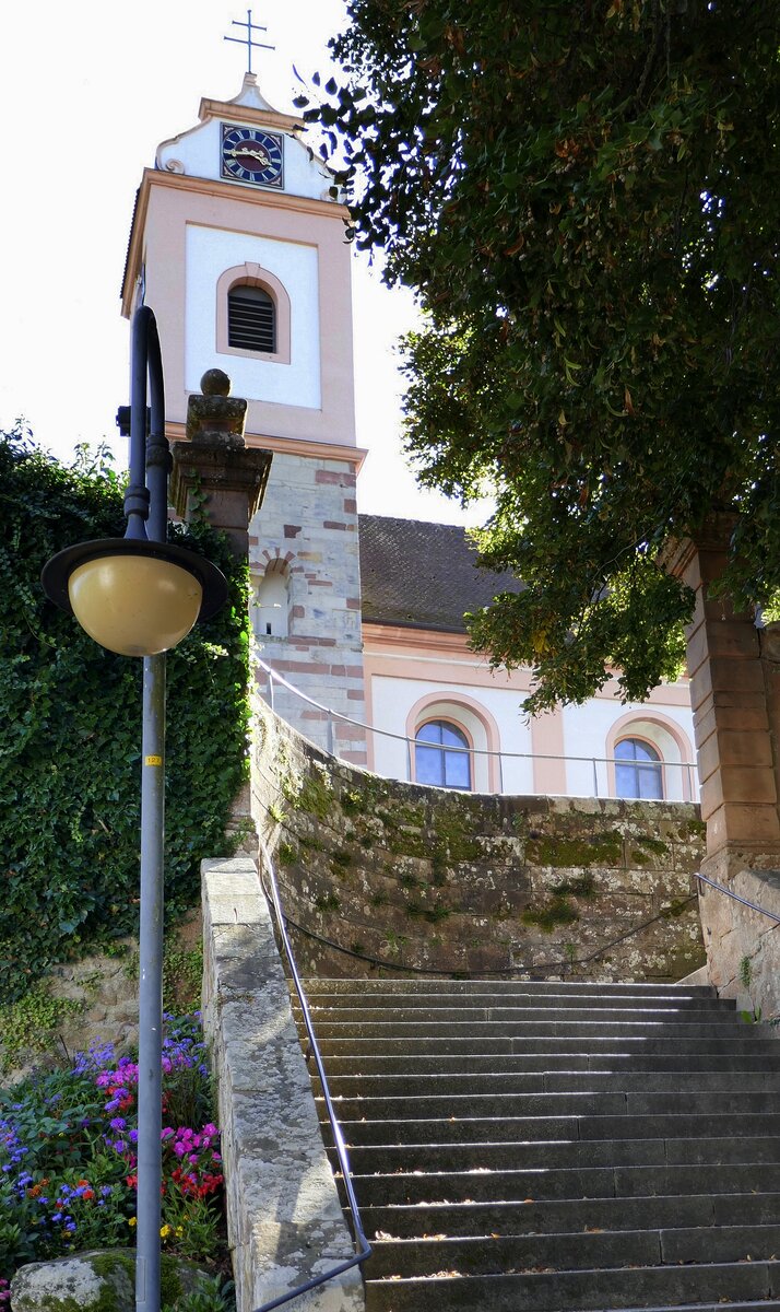 Welschensteinach, Aufgang zur hochgelegenen Pfarrkirche, Sept.2021