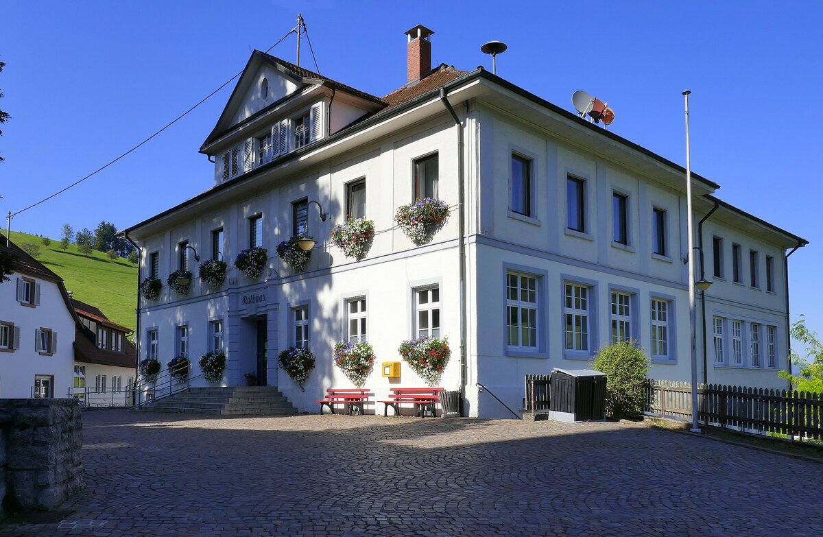 Welschensteinach, das Rathaus, die ca. 1300 Einwohner zhlende Gemeinde liegt im mittleren Schwarzwald, Sept.2021