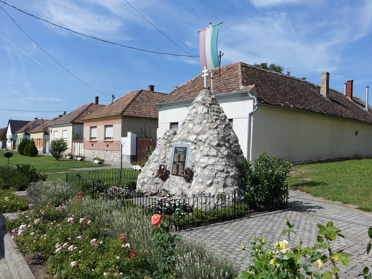 Weltkriegsdenkmal in der Lajos Kossuth Utca in Beb (27.08.2018)