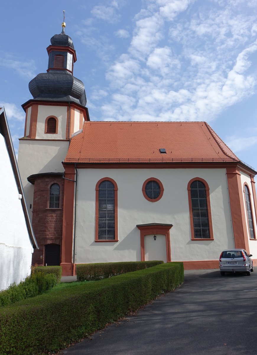 Wenkheim, Ev. Pfarrkirche, barocker Saalbau erbaut von 1792 bis 1793 mit Eingangsturm (15.04.2018)