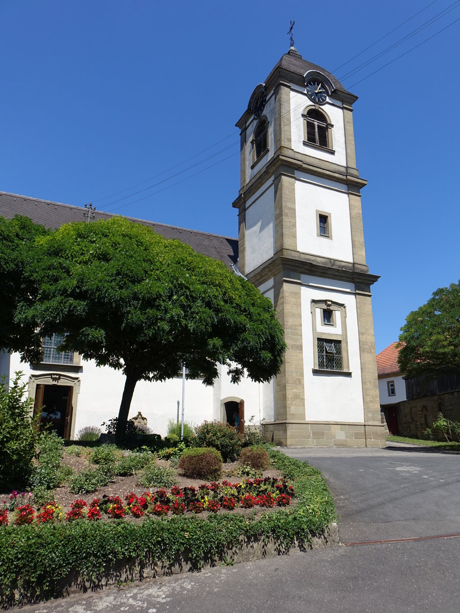 Wermerichshausen, kath. Pfarrkirche St. Vitus, Saalbau mit Satteldach und stlichem Chorturm, erbaut 1830 (07.07.2018)