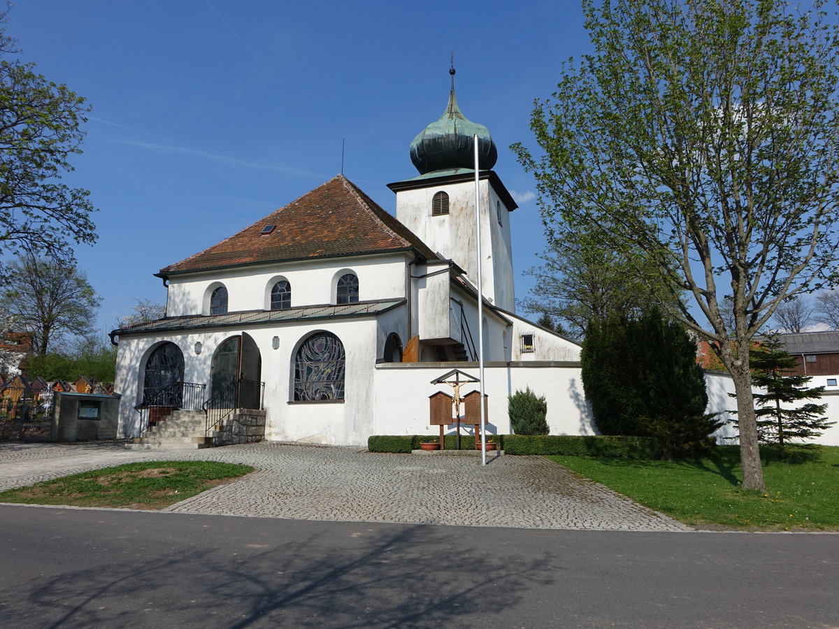 Wernersreuth, Pfarrkirche St. Andreas, Chorturmkirche, verputzter Massivbau mit eingezogenem, gerade geschlossenem Chor, erbaut 1723 (22.04.2018)