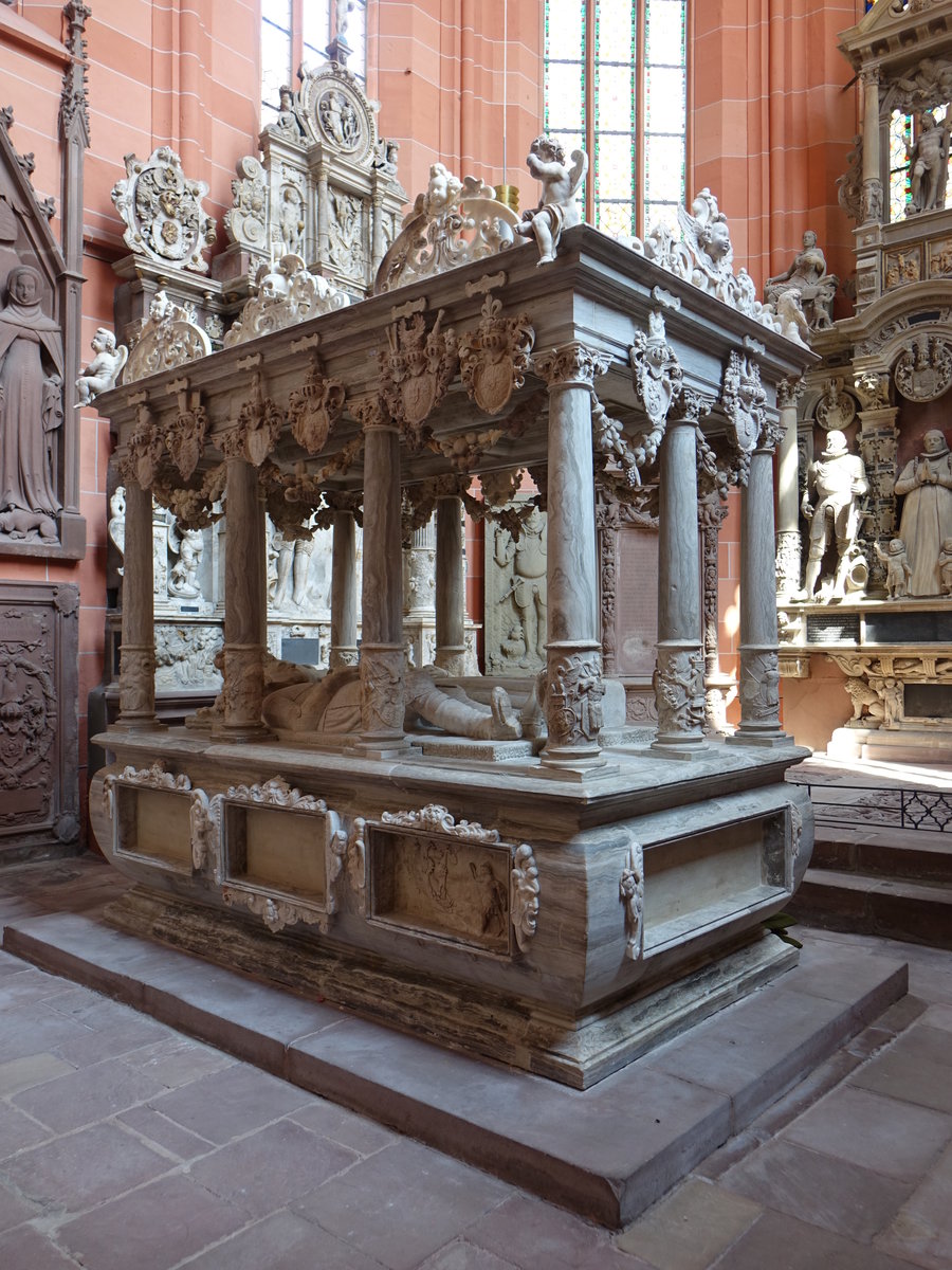 Wertheim, Baldachin Grabmal fr Graf Ludwig I. von Lwenstein-Wertheim im Chor der Ev. Stiftskirche (12.05.2018)