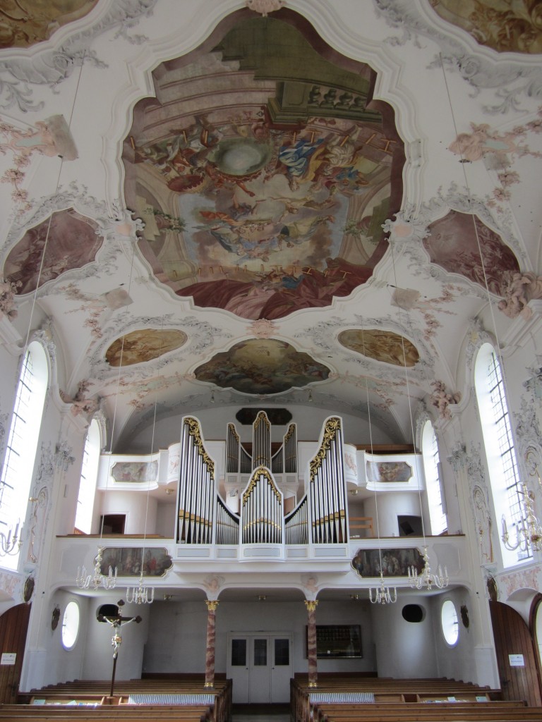 Westendorf, St. Georg Kirche, Sandter Orgel von 1969, Fresken von Johann Georg Wolcker, Stuck von Ignaz Finsterwalder (07.07.2014)
