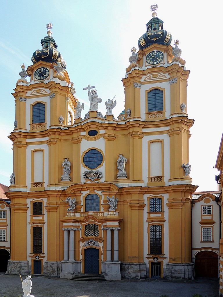 Westfassade d.Stiftskirche MELK, die Trme wurde nach einem Brand 1738 wieder neu errichtet; 130830