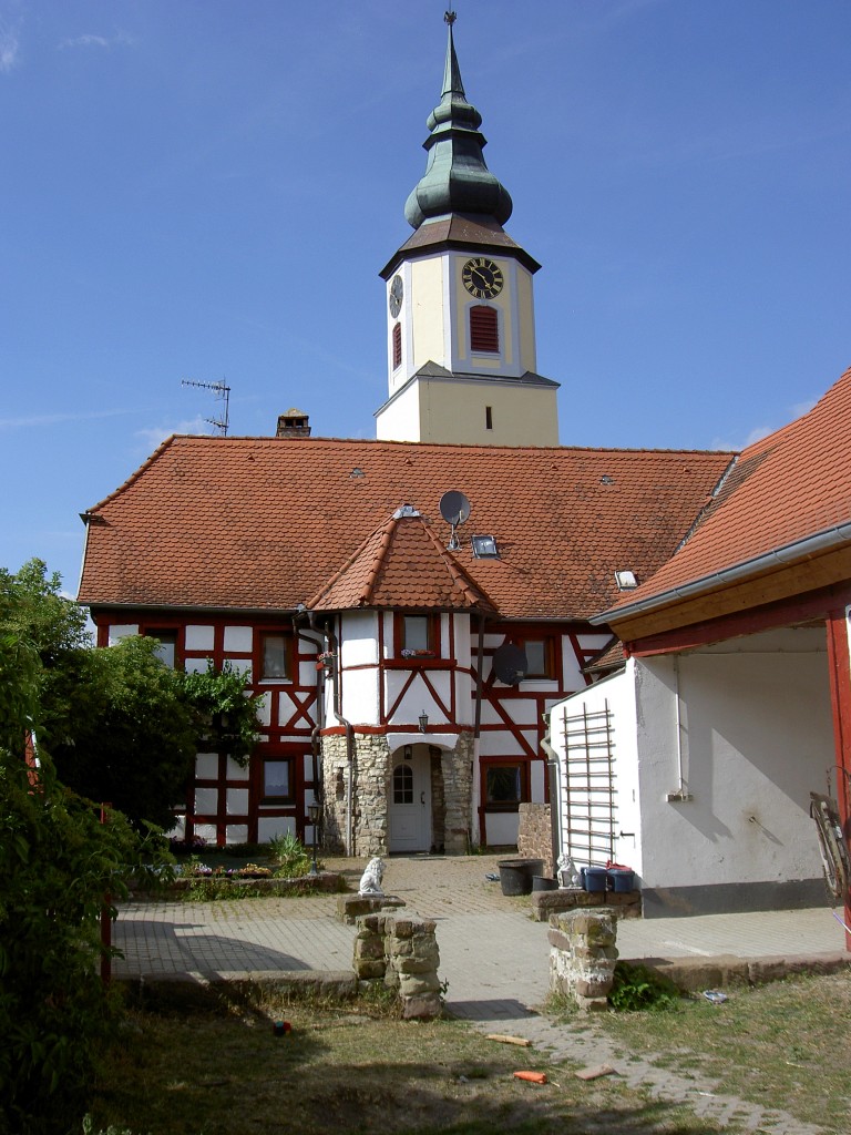 Westheim, Pfarrhaus und St. Gumpert Kirche, Kirche erbaut von 1447 bis 1448, Turm von 1733, Pfarrhaus erbaut um 1800 (19.06.2014)