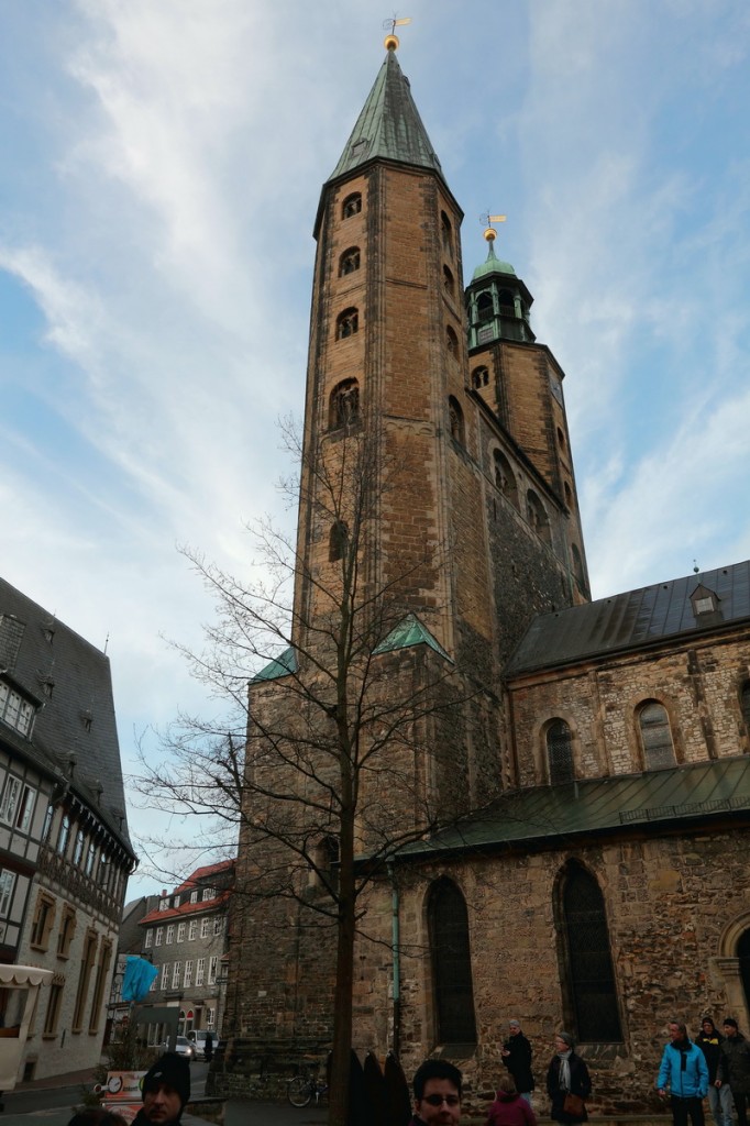 Westseite der evangelische Hauptpfarrkirche St. Cosmas und Damian der Stadt Goslar am 22. Dezember 2015.