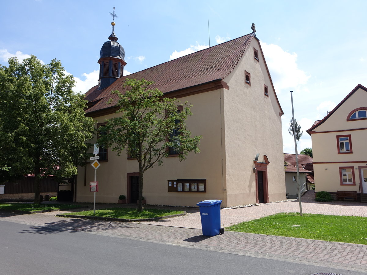 Weyersfeld, kath. Filialkirche St. Albanus, Saalkirche mit eingezogenem Dreiseitchor, erbaut 1740 (26.05.2018)