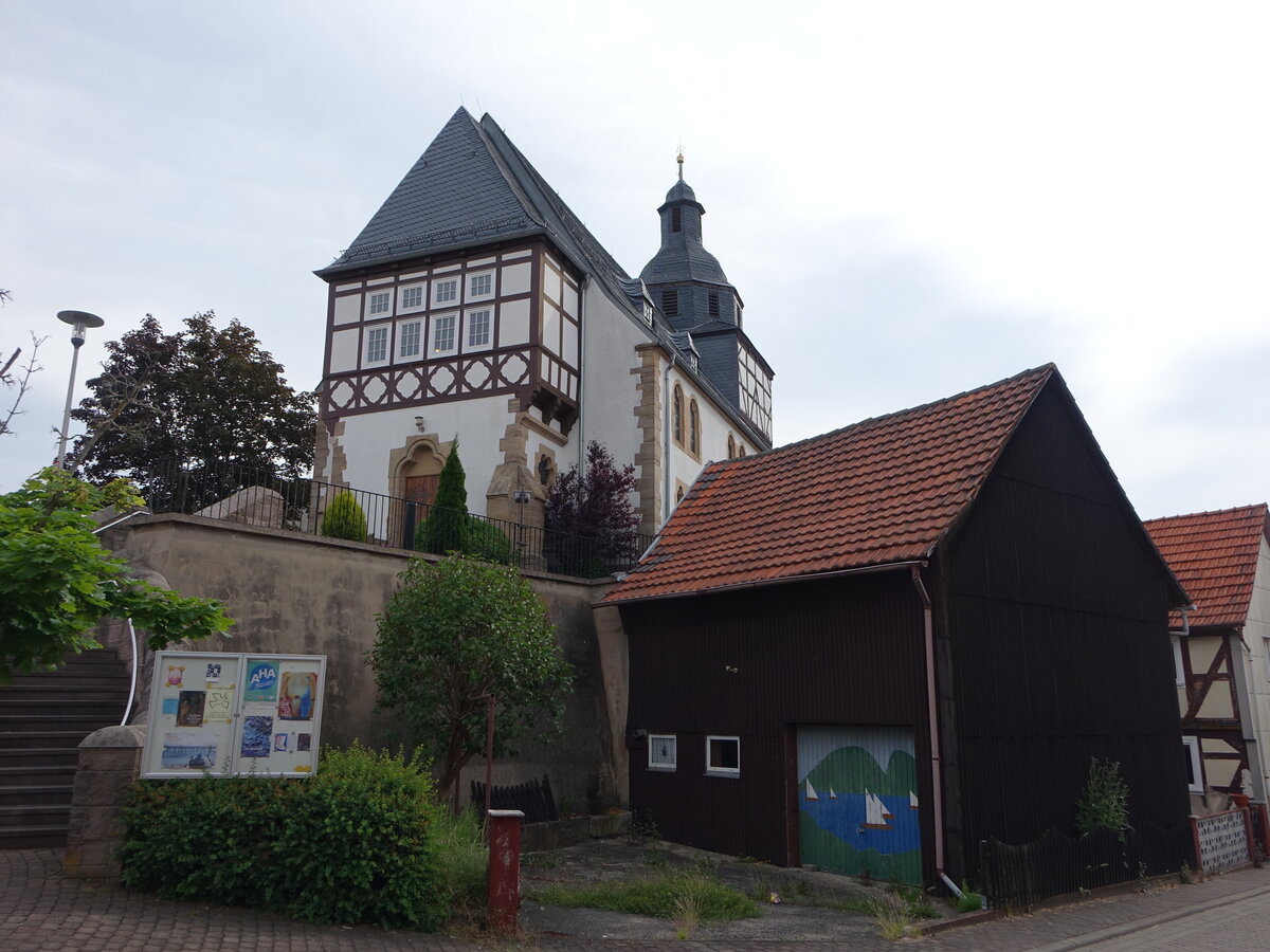Widdershausen, evangelische Kirche, gotischer Chorturm, Obergeschoss aus Fachwerk von 1700, Kirchenschiff erbaut 1912 (05.06.2022)