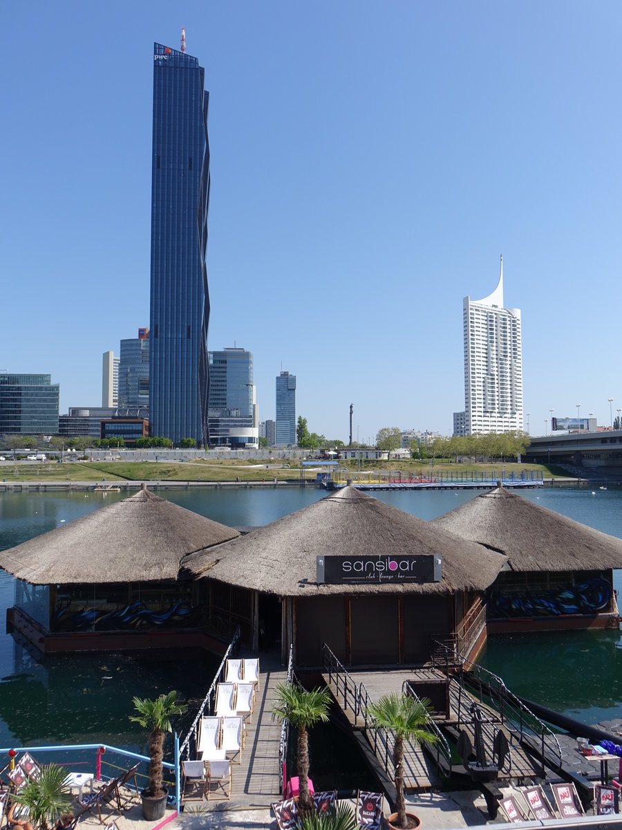 Wien, Bar Sansibar und DC Tower an der neuen Donau (21.04.2019)