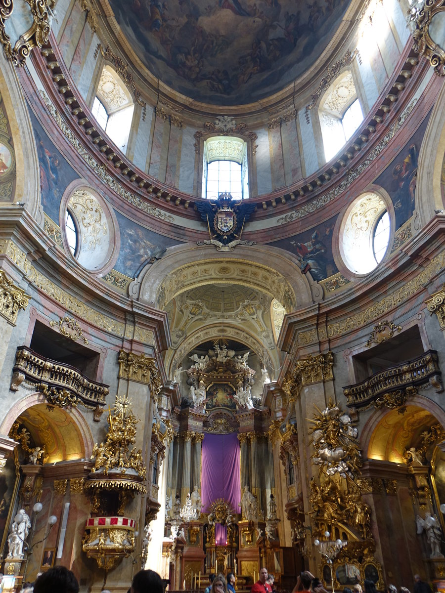 Wien, barocker Innenraum der St. Peter Kirche, Fresken von Andrea Pozzo, Hochaltar von Antonio Galli da Bibiena, Altarbild von Martino Altomonte (20.04.2019)