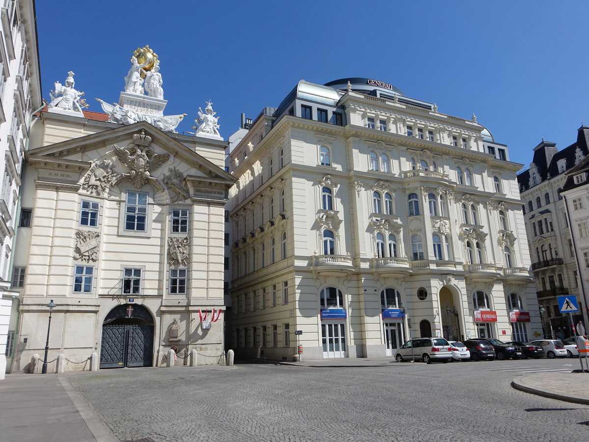 Wien, brgerliches Zeughaus am Platz am Hof, erbaut im 16. Jahrhundert (20.04.2019)