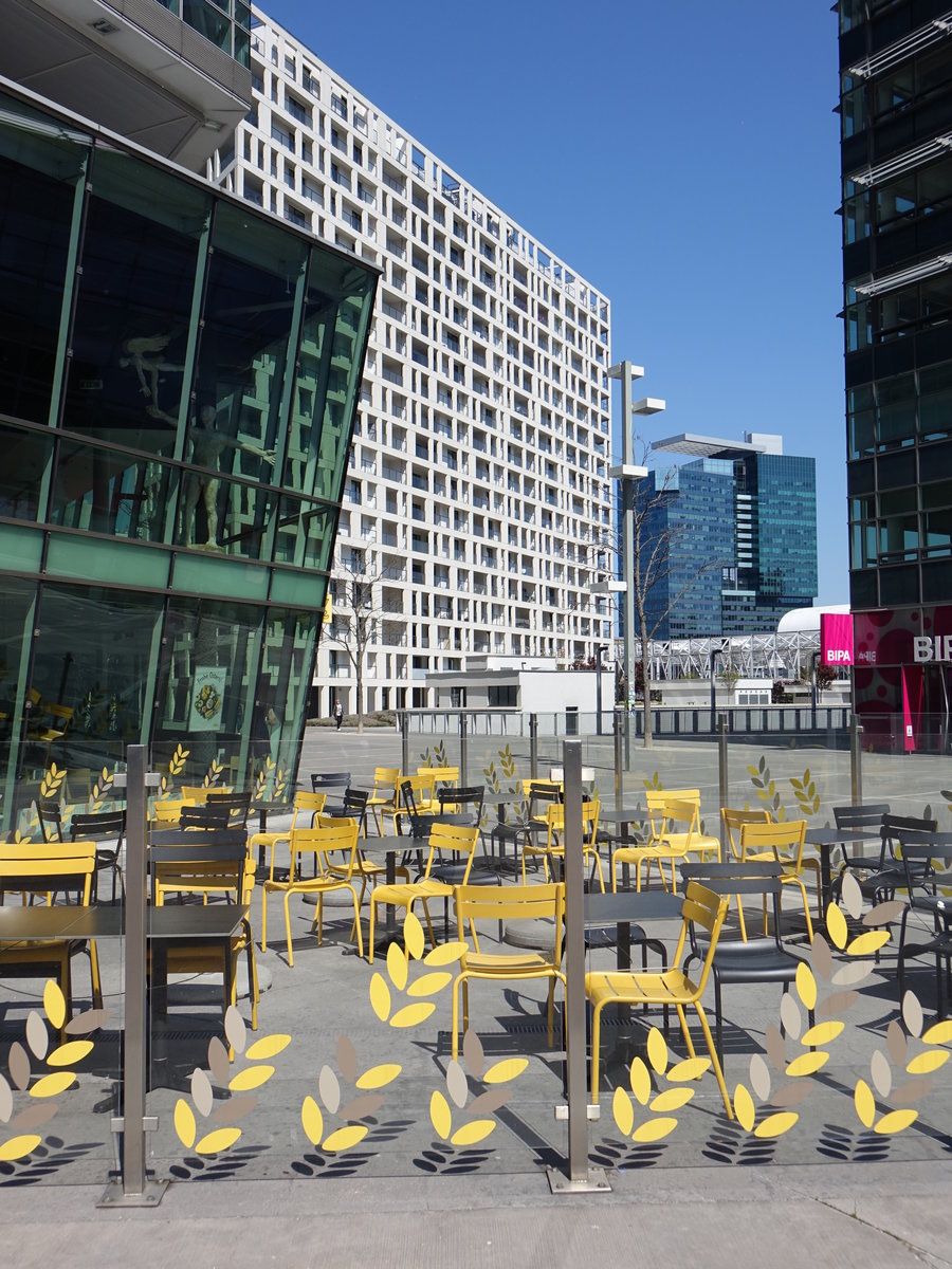 Wien, Cafe im Stadtteil Donaustadt in der Donau City Strae (21.04.2018)