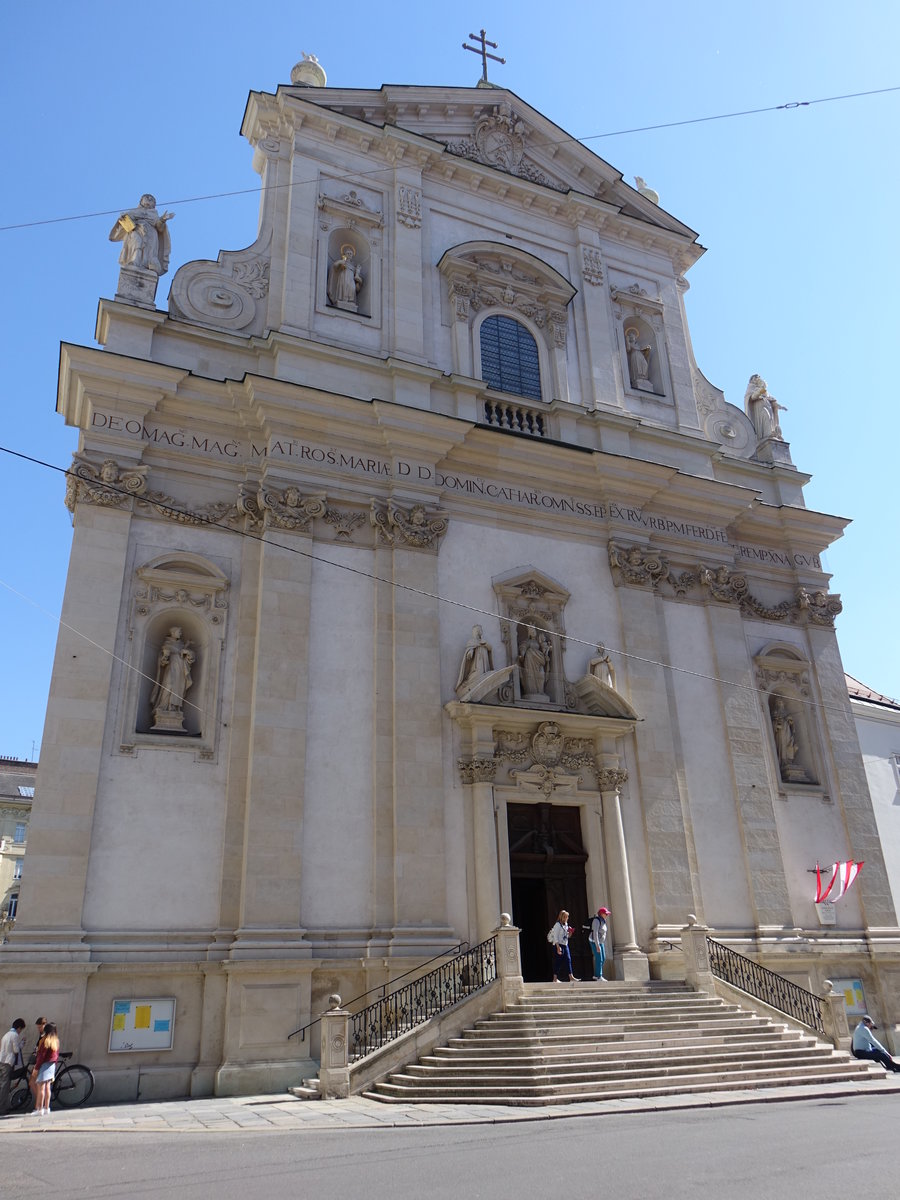 Wien, Dominikanerkirche St. Maria Rotunda, erbaut im 17. Jahrhundert, Kuppel und Fassade erbaut von 1666 bis 1674 (20.04.2019)
