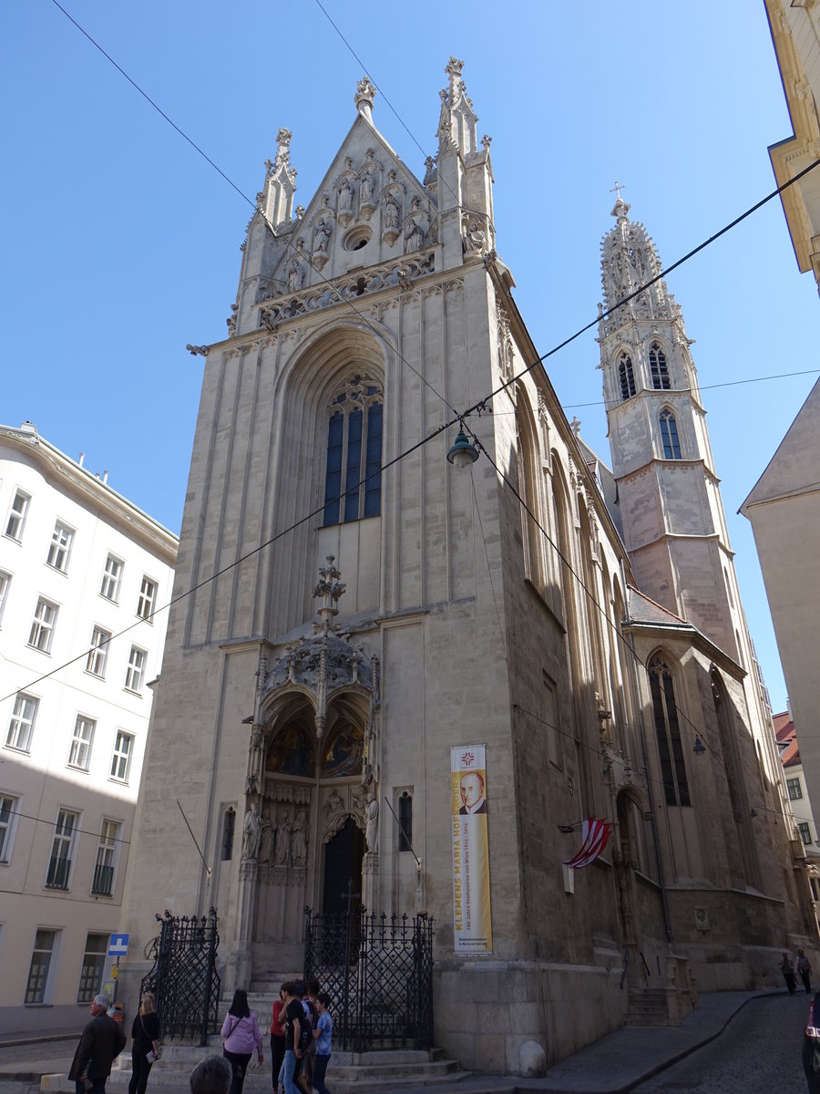 Wien, gotische rmisch-katholische Kirche Maria am Gestade, Chor erbaut von 1330 bis 1355, Langhaus um 1400 (20.04.2019)