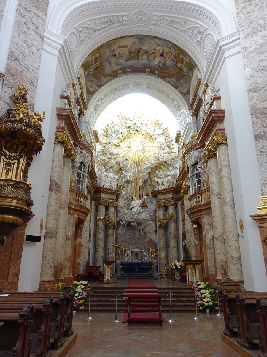 Wien, Hochaltar von Ferdinand Maximilian Brokoff in der St. Karl Borromus Kirche, die Aufnahme des heiligen Karl Borromus in den Himmel darstellend (20.04.2019)