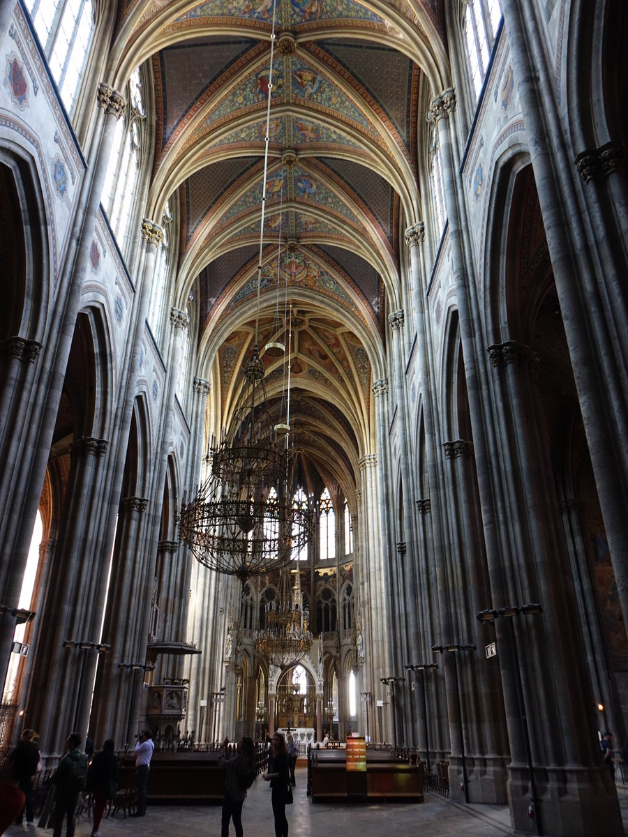 Wien, Mittelschiff in der neugotischen Votivkirche, Hochaltar von Joseph Gasser (20.04.2019)