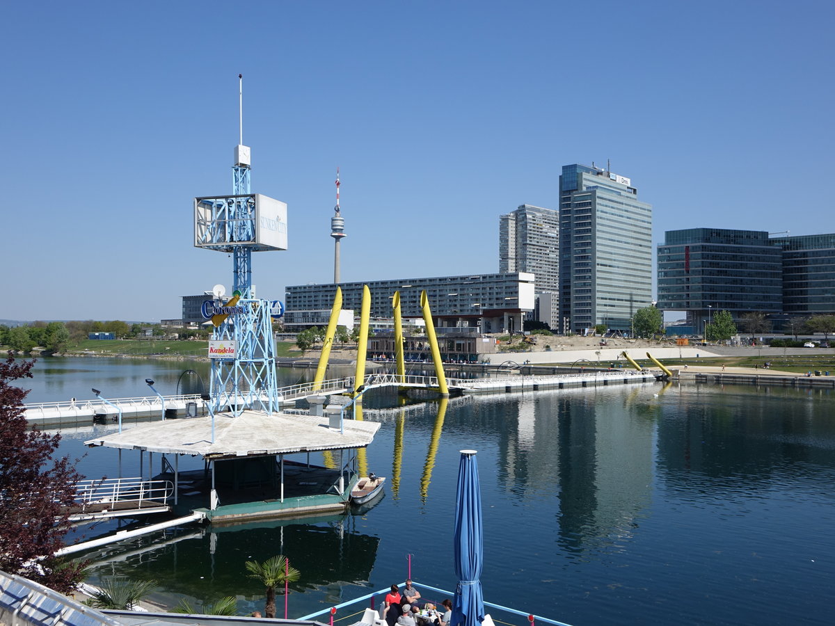 Wien, Ponte Cagrana ber die Neue Donau im 22. Wiener Bezirk Donaustadt (21.04.2019)