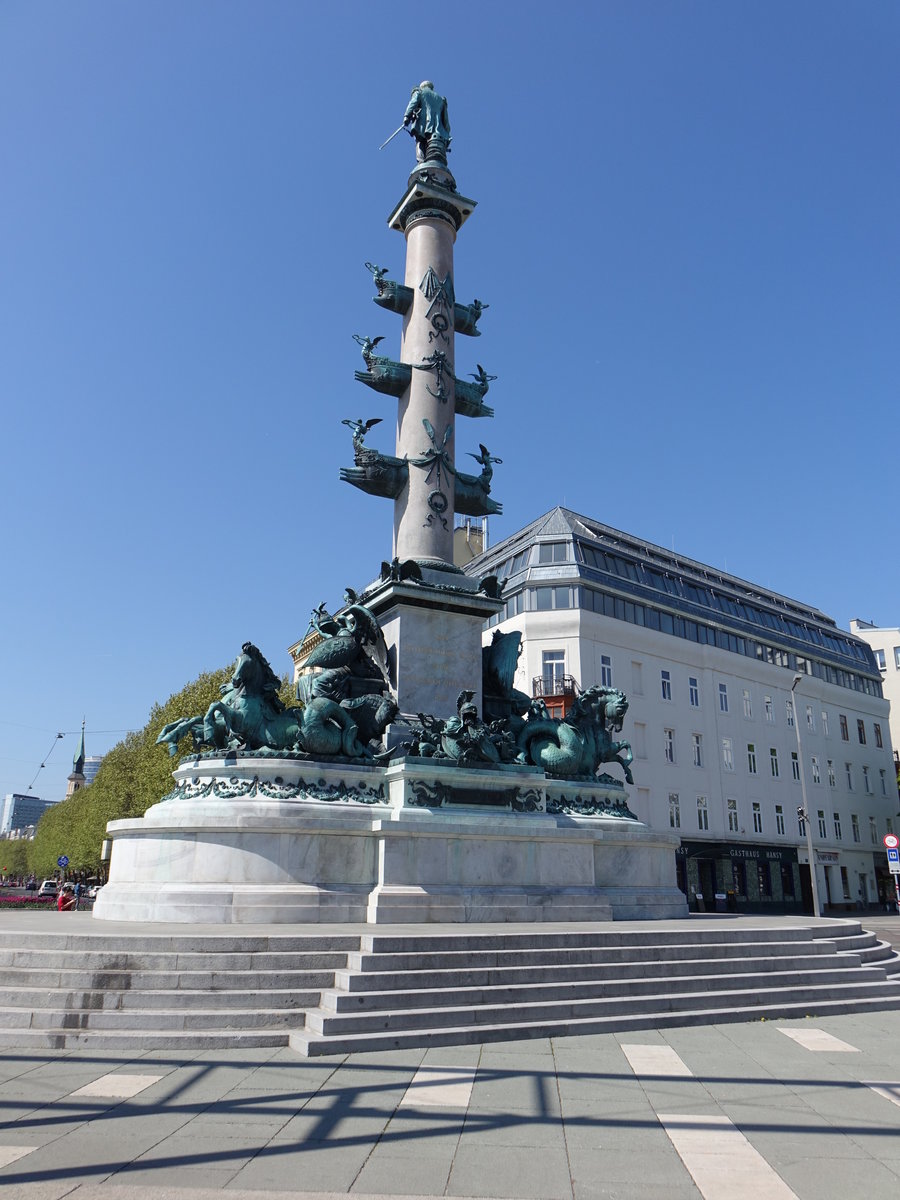 Wien, Pratersterns mit dem Tegetthoff-Denkmal im Stadtteil Leopoldstadt (21.04.2019)