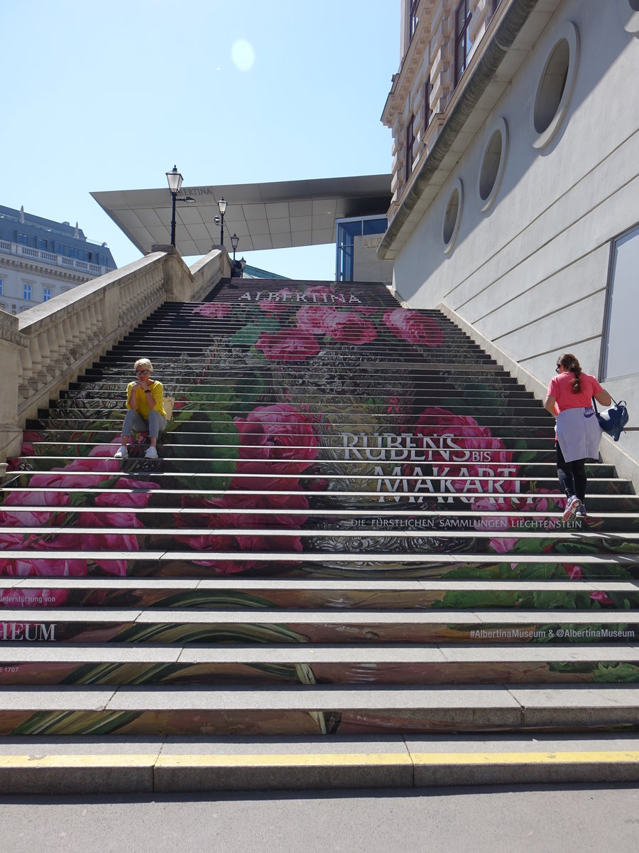 Wien, Treppenaufgang zur Augustinerbastei und zum Albertina Museum (20.04.2019)