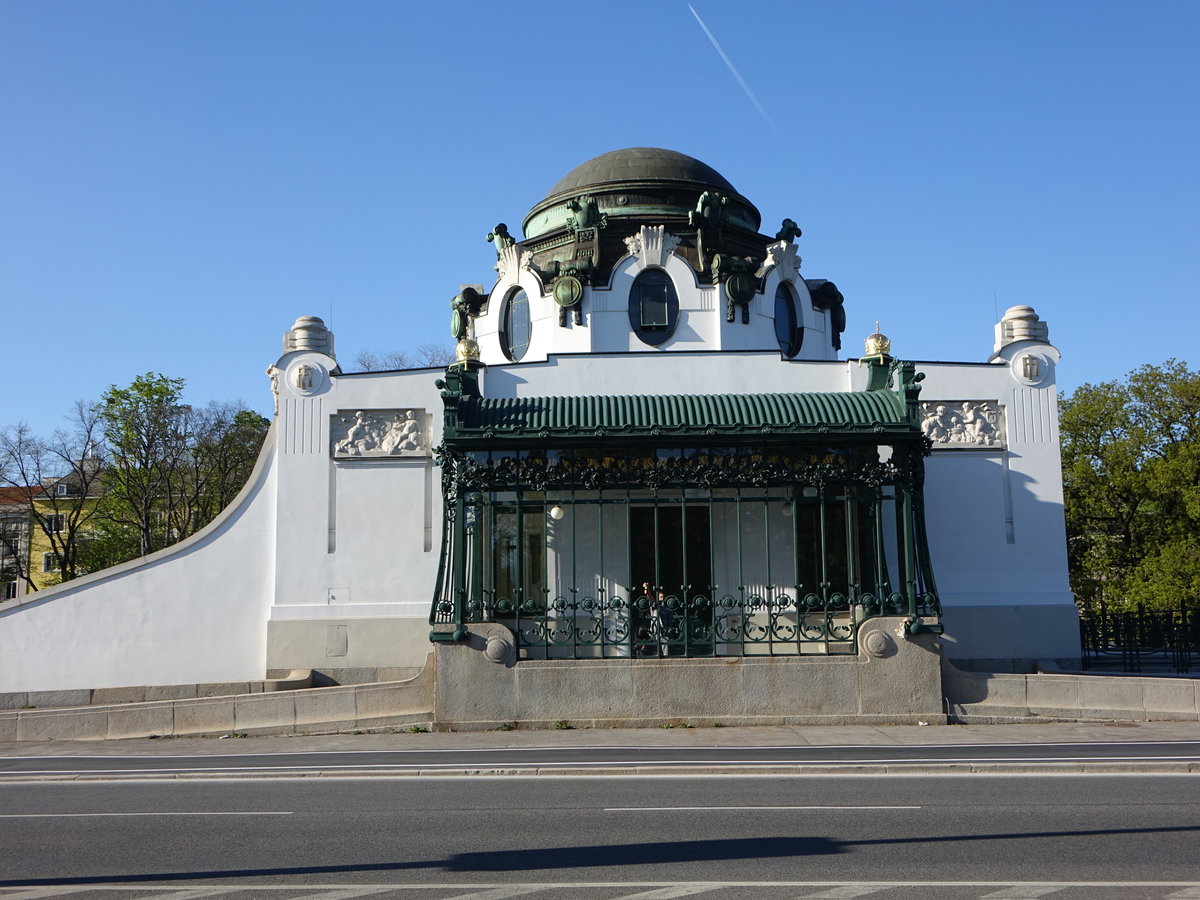 Wien, U Bahn Station Hietzing, erbaut 1898 im Otto Wagner Stil (19.04.2019)