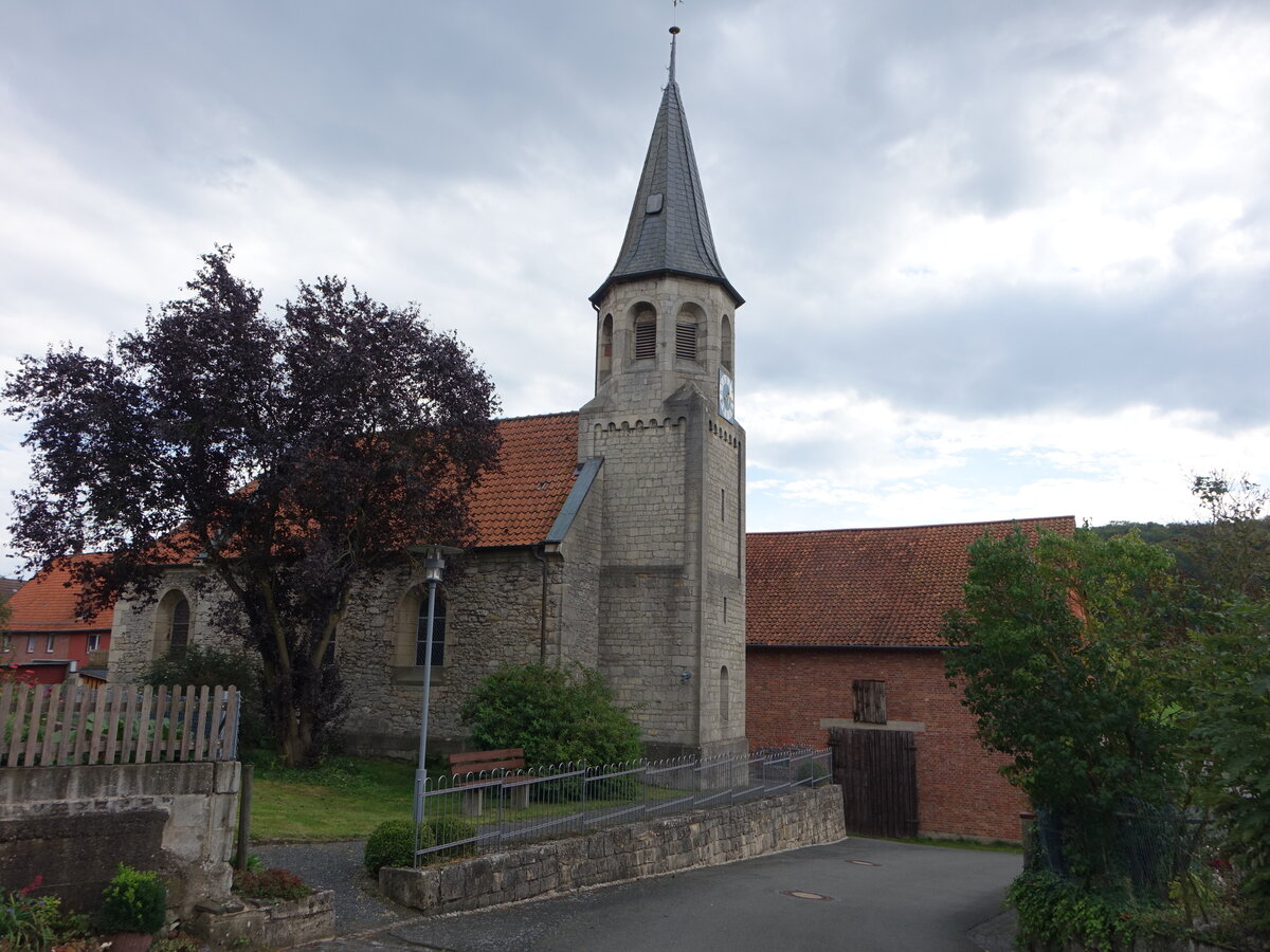 Wiershausen, evangelische St. Simon und Judas Kirche, erbaut von 1879 bis 1881 nach Plnen von Conrad Wilhelm Hase (29.09.2023)