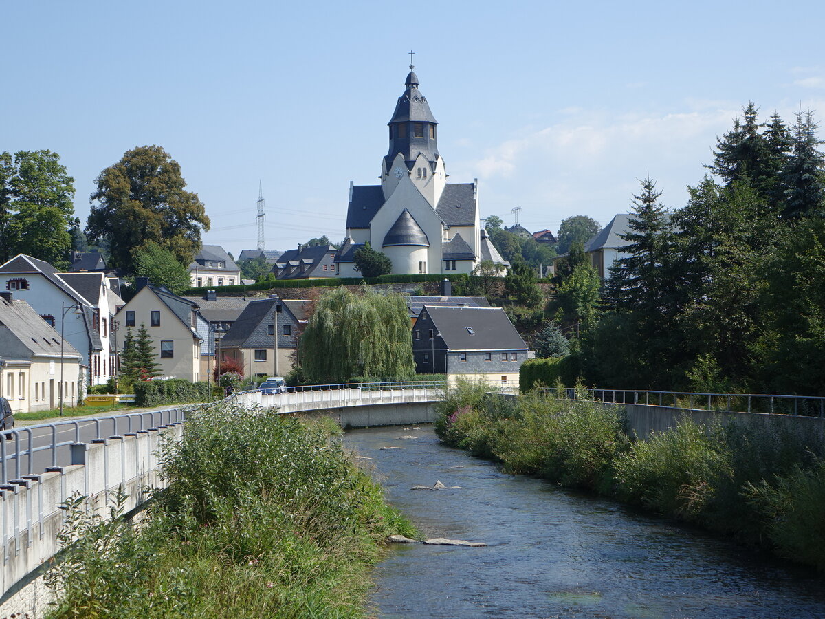 Wiesa, evangelische St. Trinitatis Kirche, erbaut von 1902 bis 1904 (19.08.2023)