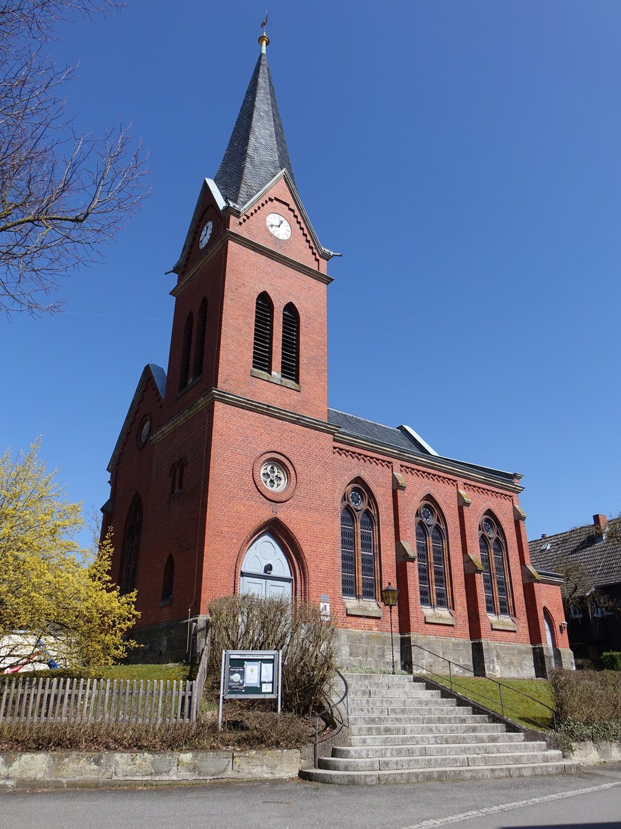 Wiesenfeld, Evangelisch-lutherische Pfarrkirche St. Magdalena, Neugotischer Backsteinbau, erbaut von 1897 bis 1900 (08.04.2018)