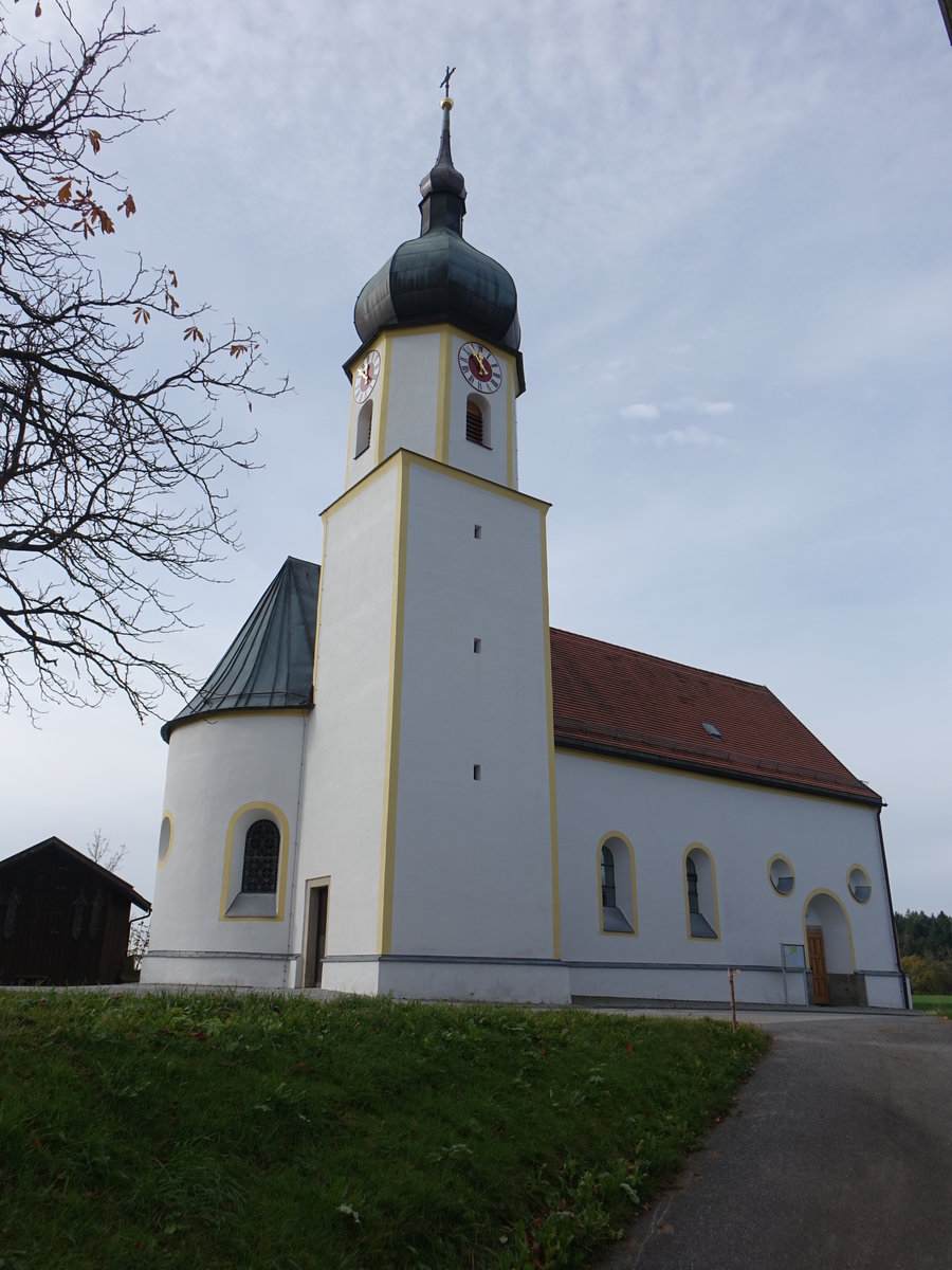 Wiesing, kath. Pfarrkirche St. Matthus, Saalkirche mit Steildach, erbaut bis 1829 (04.11.2017)