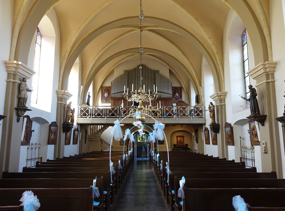 Wijnandsrade, Innenraum mit Orgel der St. Stephanus Kirche (05.05.2016)
