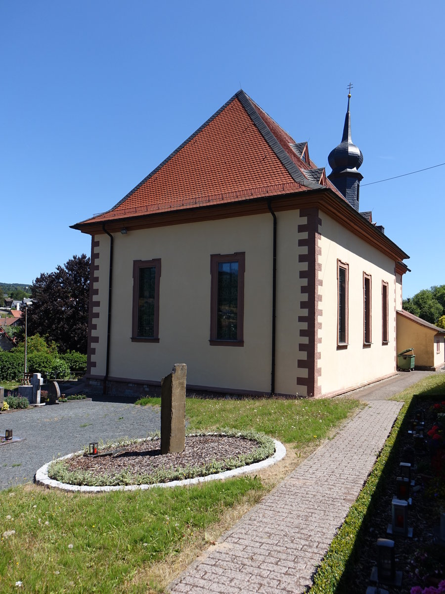 Wildflecken, kath. Pfarrkirche St. Josef, Saalbau mit eingezogenem Chor und stlichem Dachreiter, erbaut 1717. Erweiterung 1929 durch Ludwig Sator (08.07.2018)