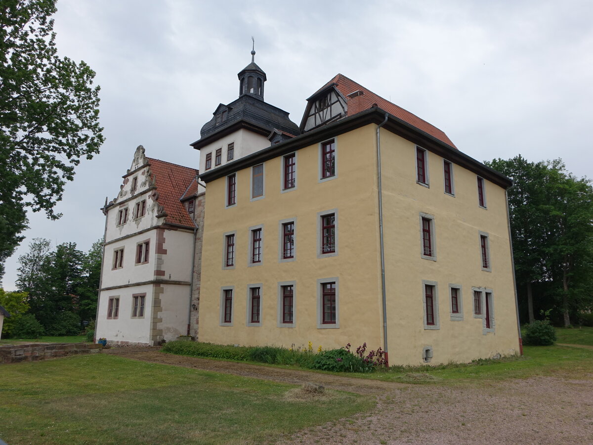 Wildprechtroda, Schloss, erbaut im 16. Jahrhundert im Renaissancestil (05.06.2022)