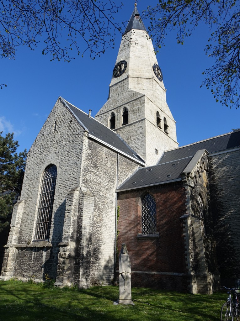 Willebroek, St. Nikolaus Kirche, erbaut von 1140 bis 1180, Chor und Querschiff erbaut im 14. Jahrhundert (28.04.2015)