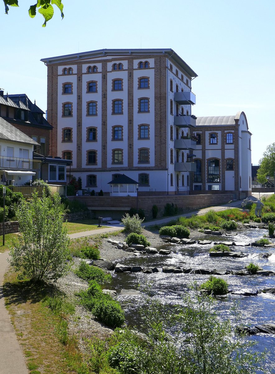 Willsttt, direkt an der Kinzig befindet sich das neue Rathaus im Gebude der ehemaligen Mhle, Mai 2020