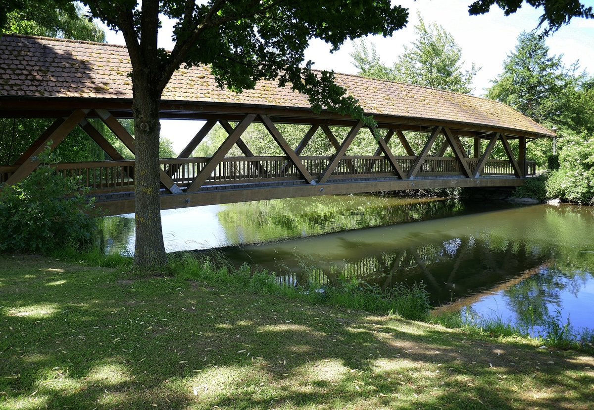 Willsttt, gedeckte Holzbrcke ber die Kinzig im Stadtbereich, Mai 2020