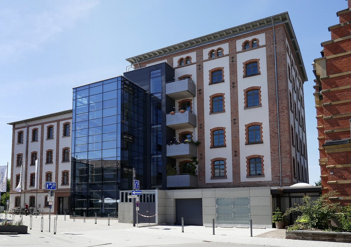Willsttt, das neue Rathaus im ehemaligen Mhlengebude, die ca.10.000 Einwohner zhlenden Stadt in der Rheinebene liegt stlich von Kehl am Rhein, Mai 2020