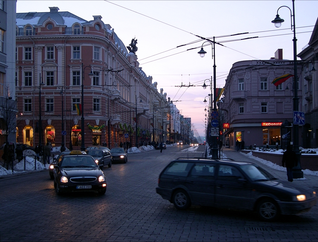 Wilna, Gedimino Prosp. am Abend. 
9.3.2006