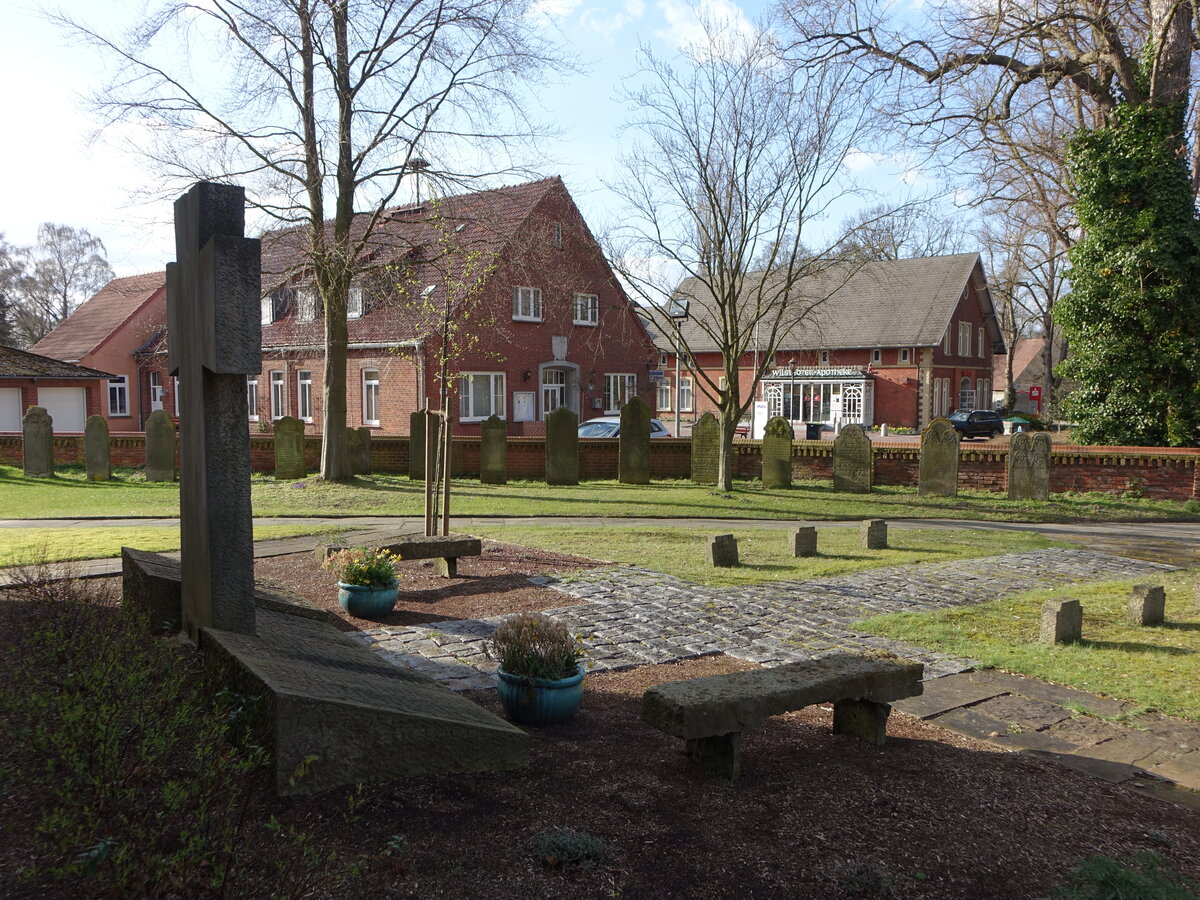 Wilstedt, Kriegerdenkmal und Grabmale am Brink (27.03.2026)
