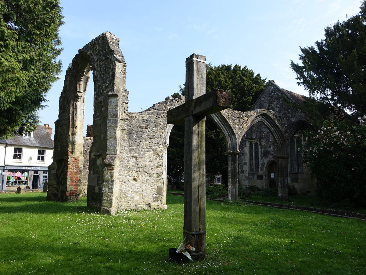 Wilton, Ruine der alten St. Mary Kirche am Market Place (11.05.2024)