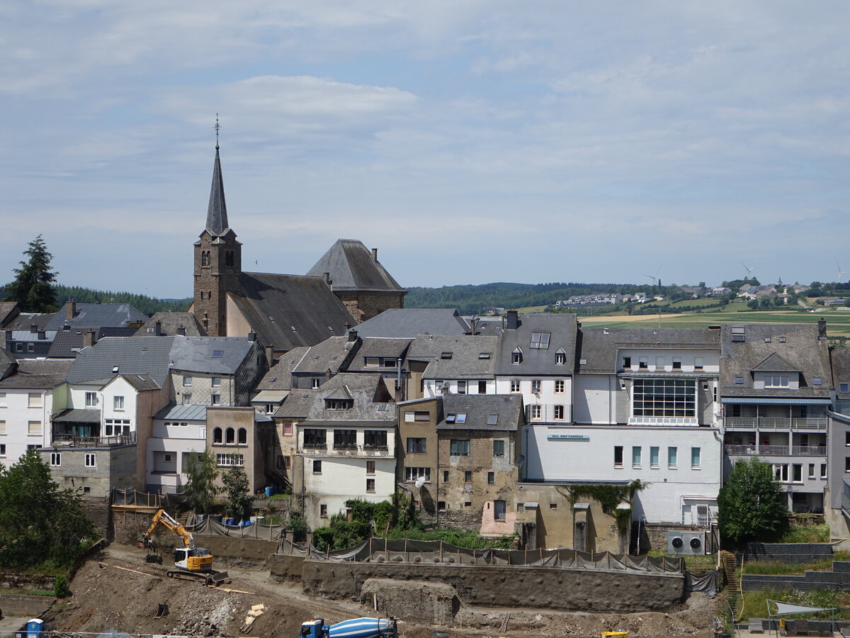 Wiltz, Ausblick auf die Altstadt mit Notre-Dame Kirche (22.06.2022)