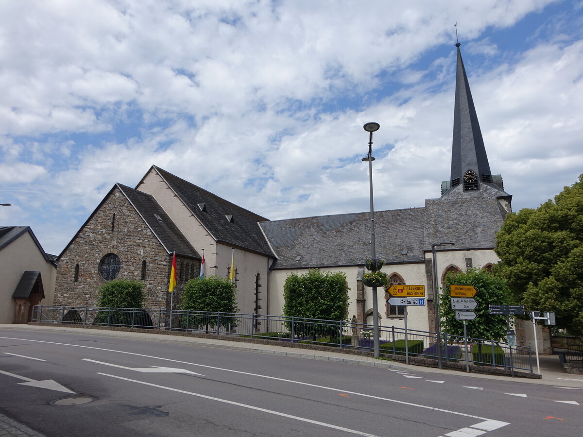 Wiltz, Pfarrkirche St. Peter und Paul am Place des Tilleuls (21.06.2022)