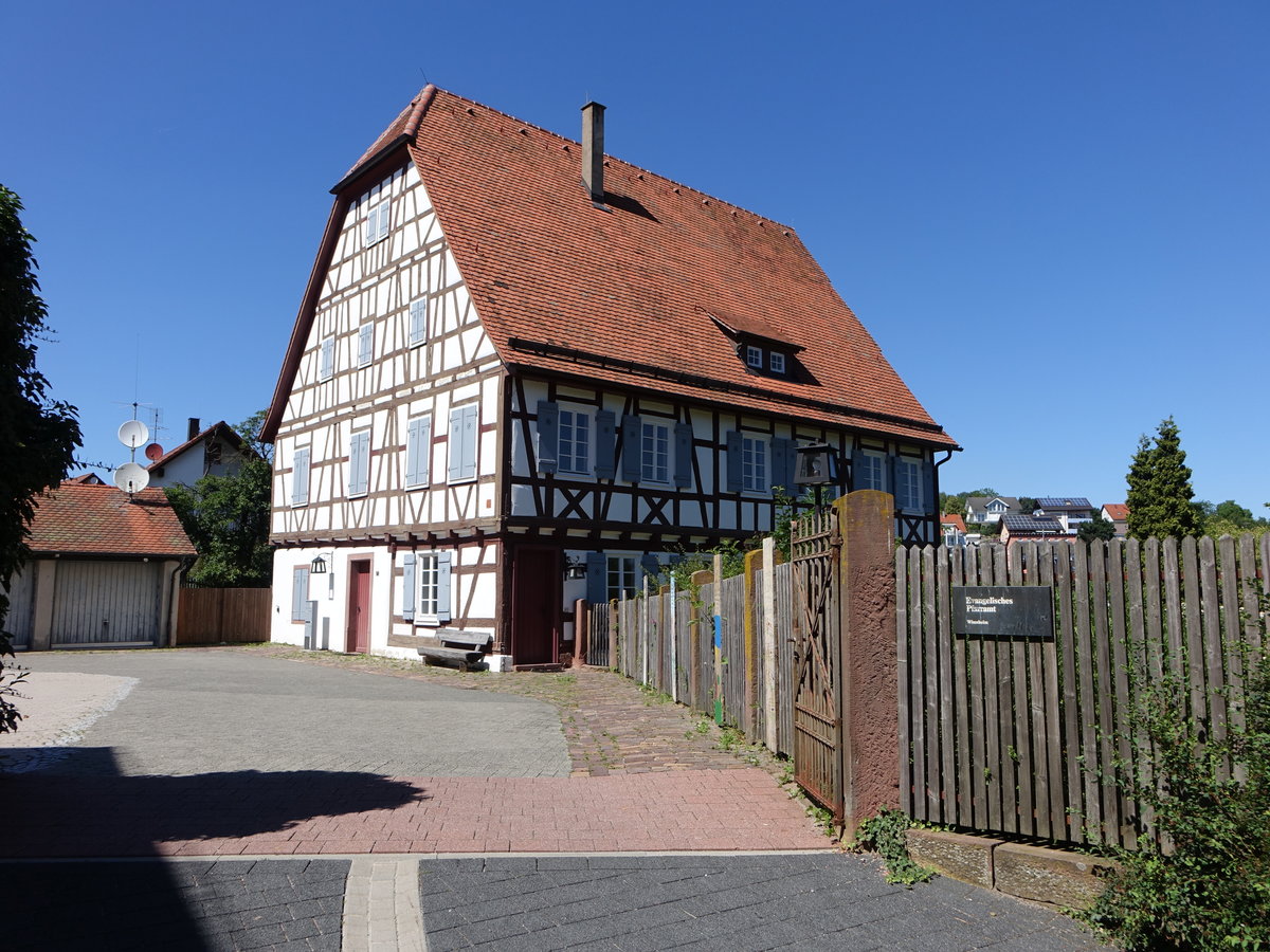 Wimsheim, historisches Pfarrkirche in der Kirchgasse (01.07.2018)