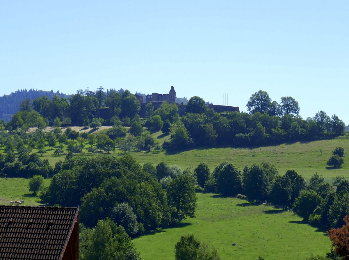 Windenreute, OT von Emmendingen, Blick vom Ort zur nahe gelegenen Ruine Hochburg, Juni 2021