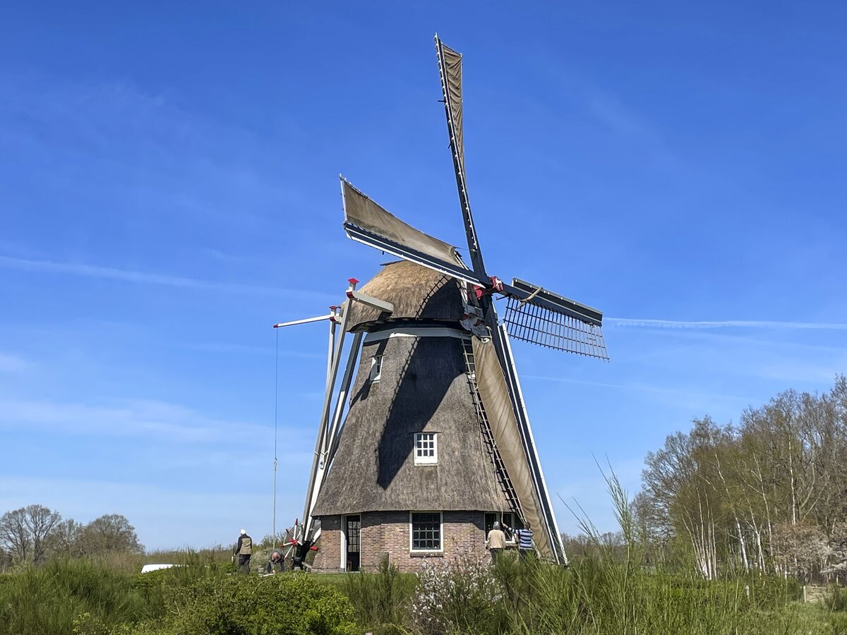 Windmhle auf De Zandplatte bei Ruinen in der niederlndischen Provinz Drenthe. Aufnahme: 15. April 2022.